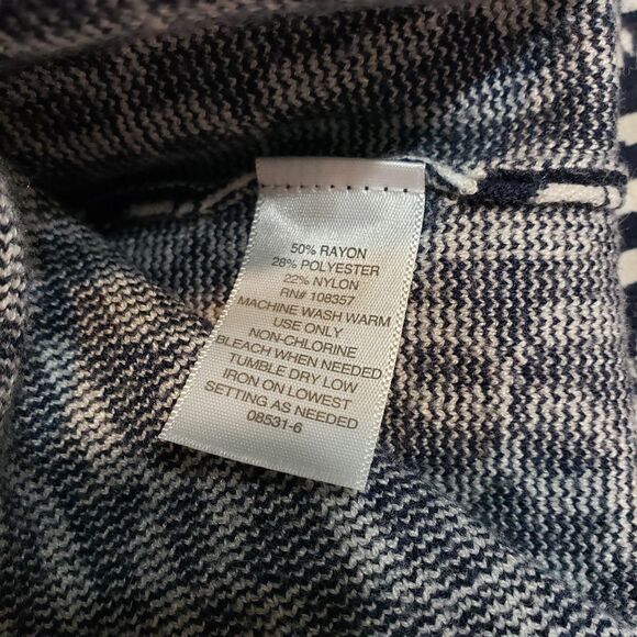 Liz Claiborne Women's Soft and Warm Turtle Neck Sweater, Navy and White, Large - Picture 7 of 8